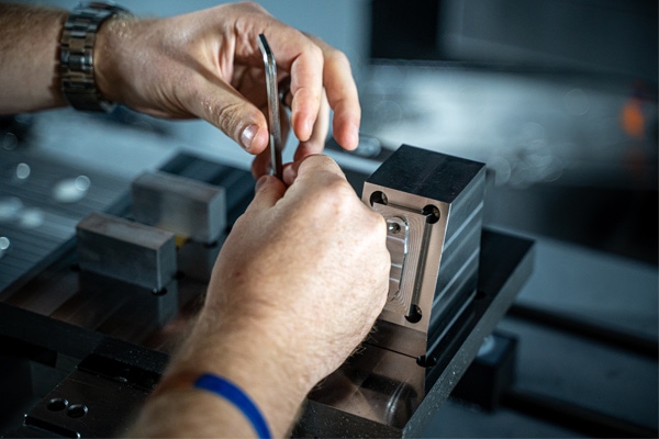 5 Benefits of Manufacturing Your Electronic Components in The UK